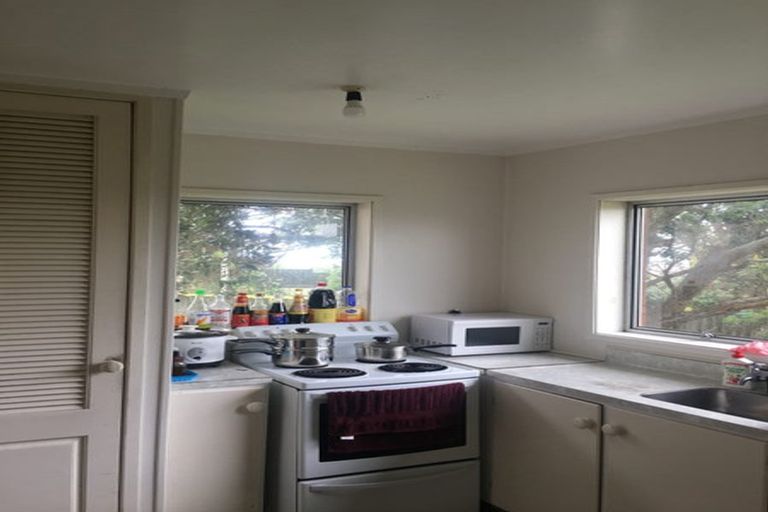 Photo of property in 2/2 Cheval Drive, Totara Vale, Auckland, 0629