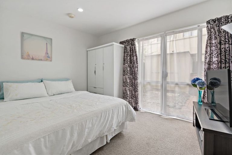 Photo of property in Lakeview Terrace, 5/14 Ambrico Place, New Lynn, Auckland, 0600