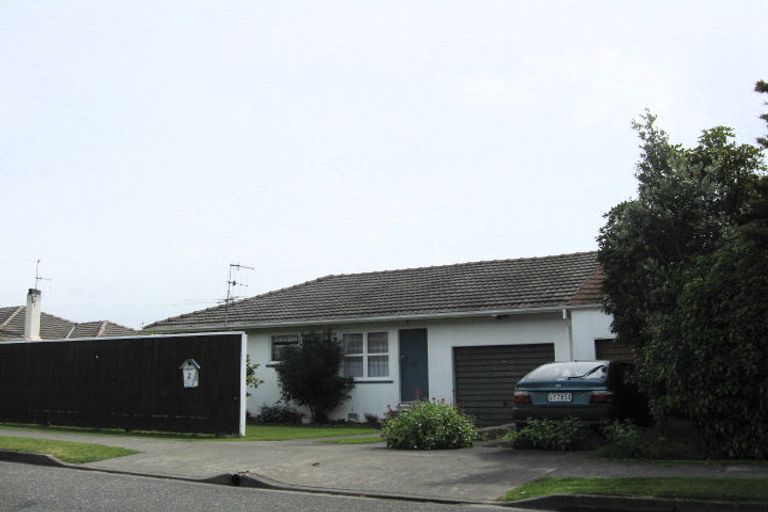 Photo of property in 2 Sadlier Street, Stoke, Nelson, 7011