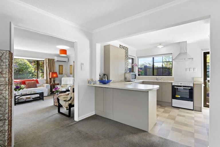 Photo of property in 2/84 Memorial Avenue, Ilam, Christchurch, 8053