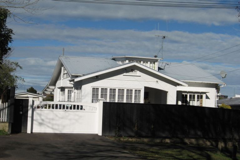 Photo of property in 2 Thames Street, Claudelands, Hamilton, 3214