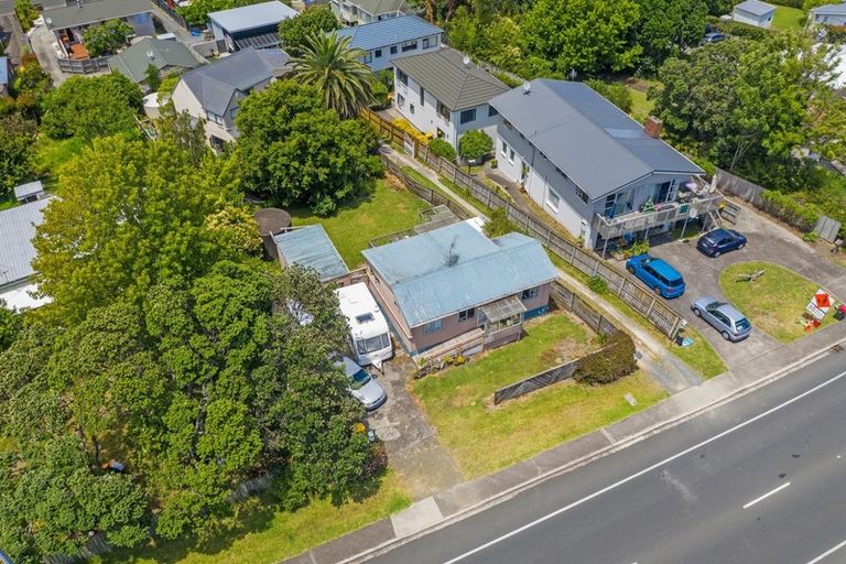 Photo of property in 933a Whangaparaoa Road, Manly, Whangaparaoa, 0930