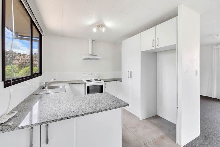 Photo of property in 28 Devonshire Road, Unsworth Heights, Auckland, 0632
