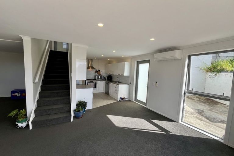 Photo of property in 2/127 Raroa Road, Aro Valley, Wellington, 6012