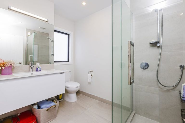 Photo of property in 2/81 Pilkington Road, Panmure, Auckland, 1072