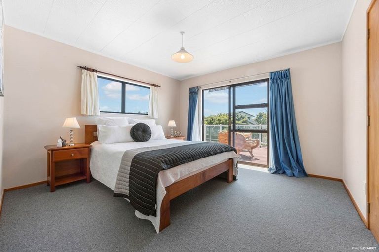 Photo of property in 4 Merehai Place, Snells Beach, 0920