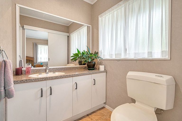 Photo of property in 10 Maurice Borich Place, Henderson, Auckland, 0610