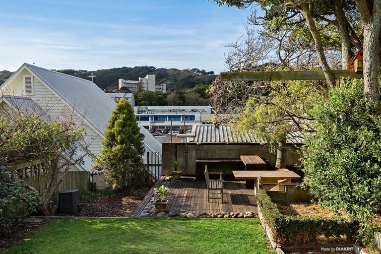 Photo of property in 33 Myrtle Crescent, Mount Cook, Wellington, 6021