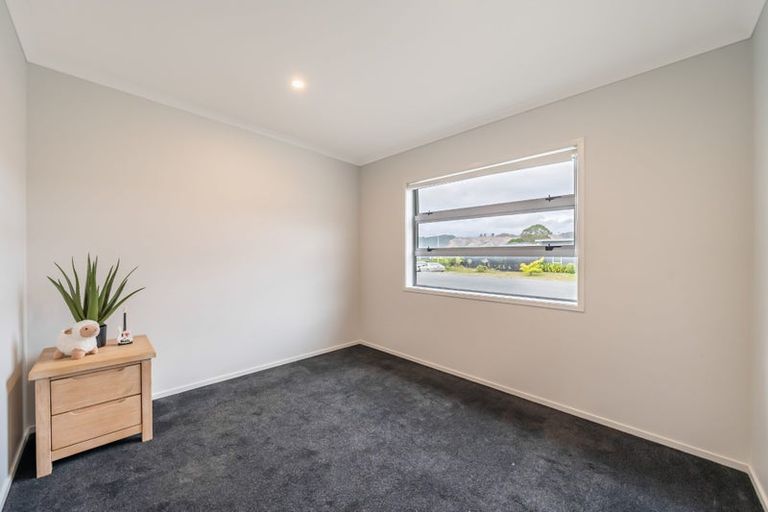 Photo of property in 14 Passchendaele Grove, Trentham, Upper Hutt, 5018