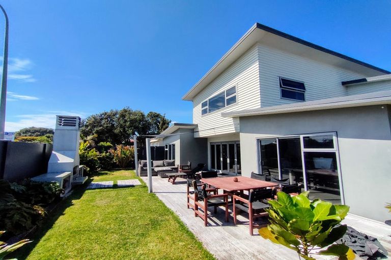 Photo of property in 1242 Papamoa Beach Road, Papamoa Beach, Papamoa, 3118