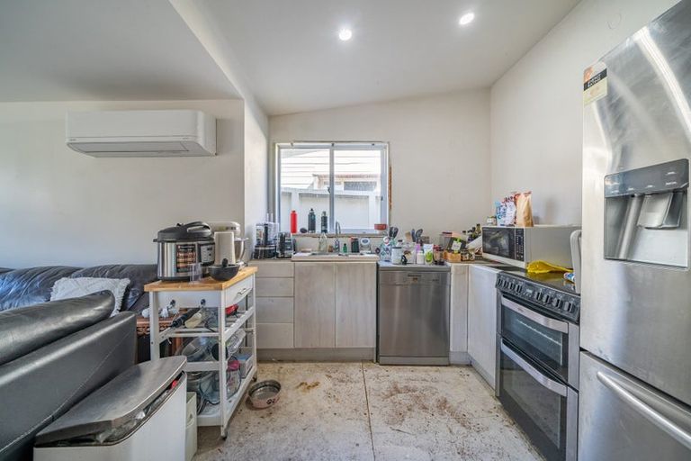 Photo of property in 126 Mana Esplanade, Paremata, Porirua, 5026