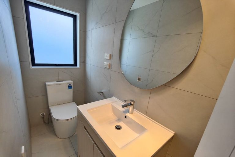 Photo of property in 4d Orinda Close, Botany Downs, Auckland, 2010