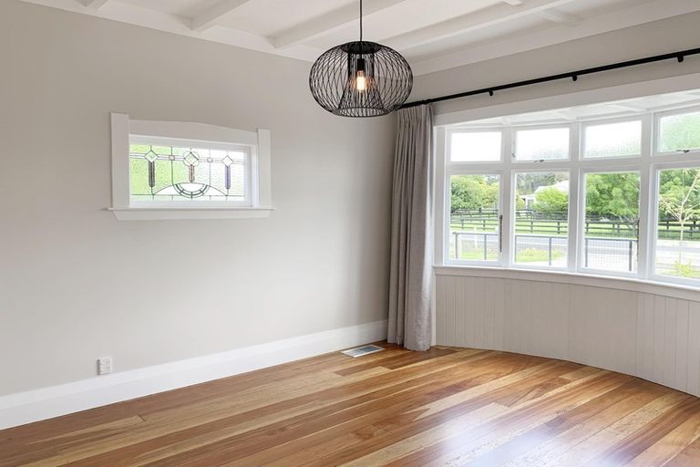 Photo of property in 339 Waitakere Road, Taupaki, Henderson, 0782