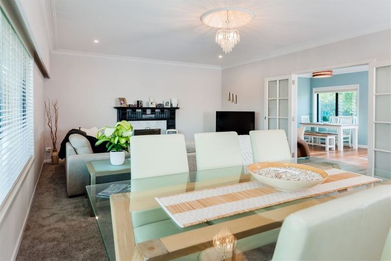 Photo of property in 11 Lake Pupuke Drive, Takapuna, Auckland, 0622