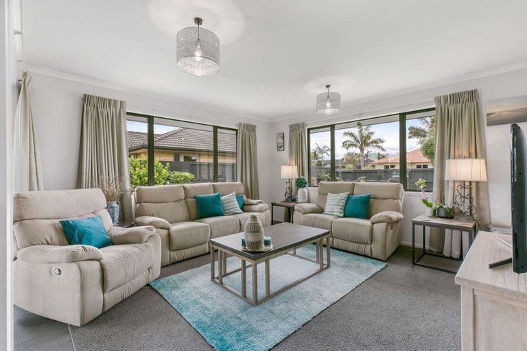 Photo of property in 27 Putaka Place, Papamoa Beach, Papamoa, 3118