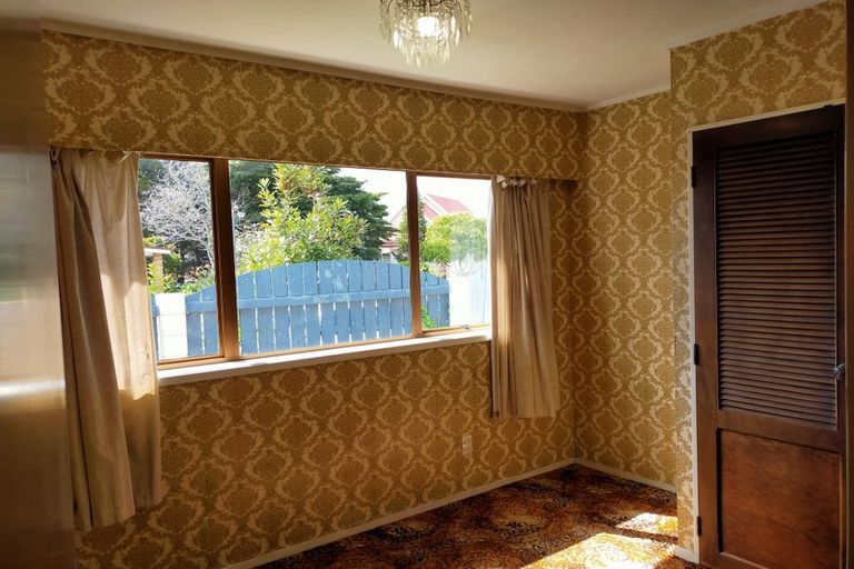 Photo of property in 5 Swanson Road, Henderson, Auckland, 0610