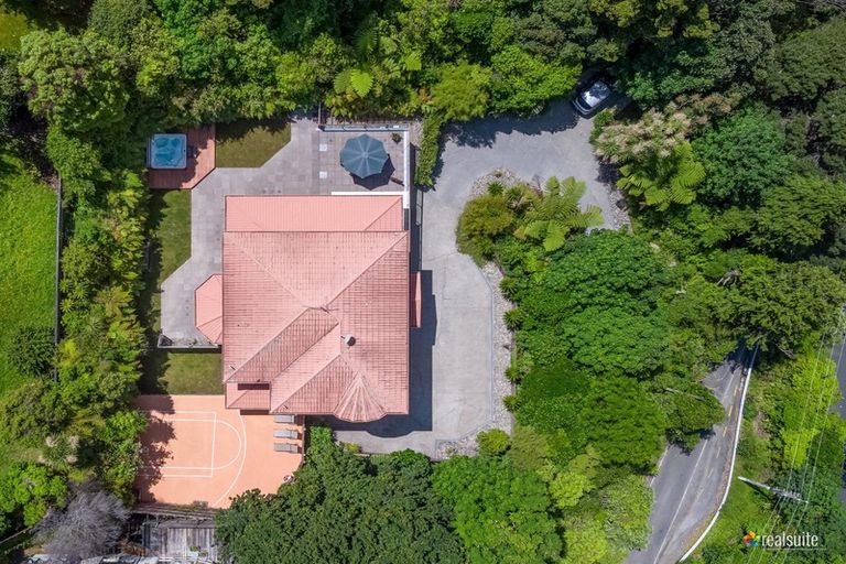 Photo of property in 10 Pomare Road, Tirohanga, Lower Hutt, 5010