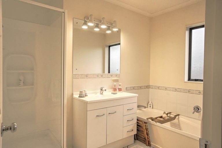 Photo of property in 8 Cairns Crescent, Rototuna, Hamilton, 3210