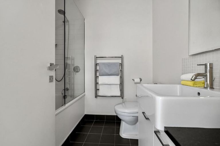 Photo of property in 2/4 Campbell Road, Takapuna, Auckland, 0622