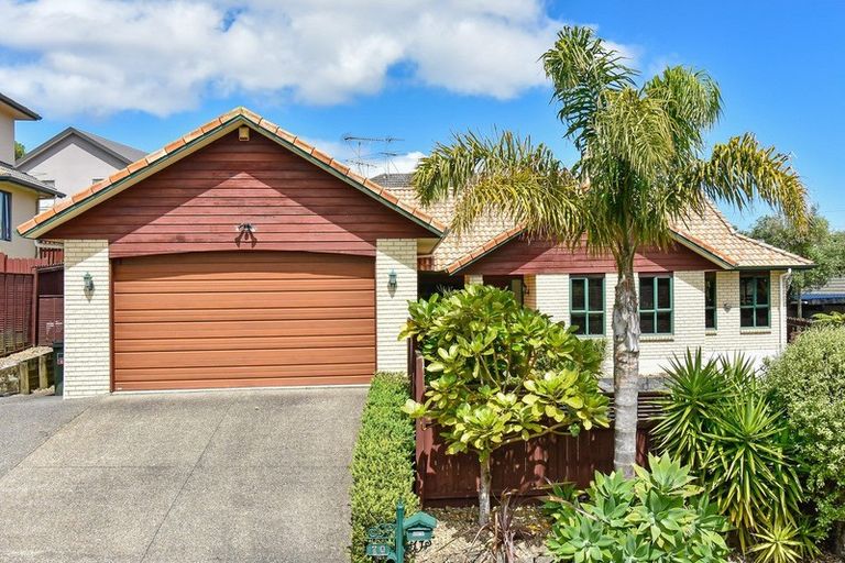 Photo of property in 70 Mt Lebanon Crescent, The Gardens, Auckland, 2105