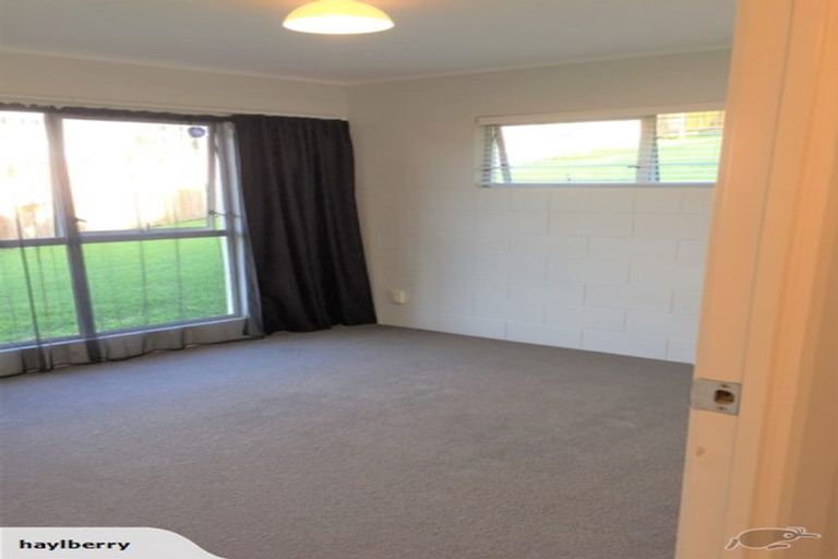 Photo of property in 2/12 Ayton Drive, Totara Vale, Auckland, 0629