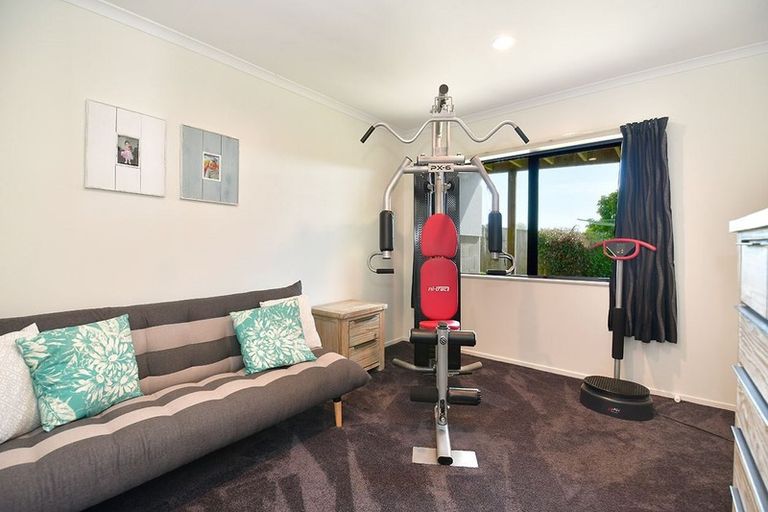 Photo of property in 16 Double Bay Place, Army Bay, Whangaparaoa, 0930