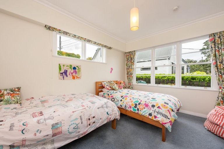 Photo of property in 17 Izard Road, Khandallah, Wellington, 6035