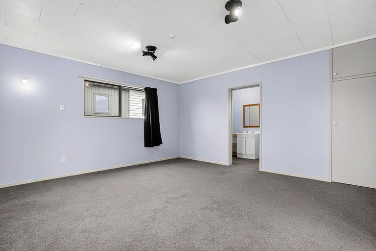 Photo of property in 37 Bruce Road, Glenfield, Auckland, 0629