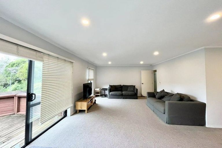 Photo of property in 2/36 Greenvalley Rise, Glenfield, Auckland, 0629