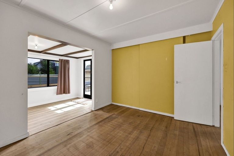 Photo of property in 2 Denby Road, Hawera, 4610