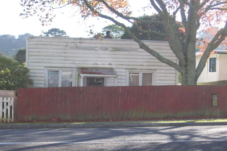 Photo of property in 2/723 Swanson Road, Swanson, Auckland, 0612