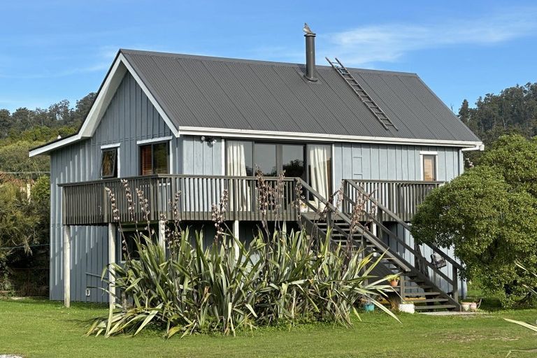 Photo of property in 9 The Parade, Okarito, Whataroa, 7886