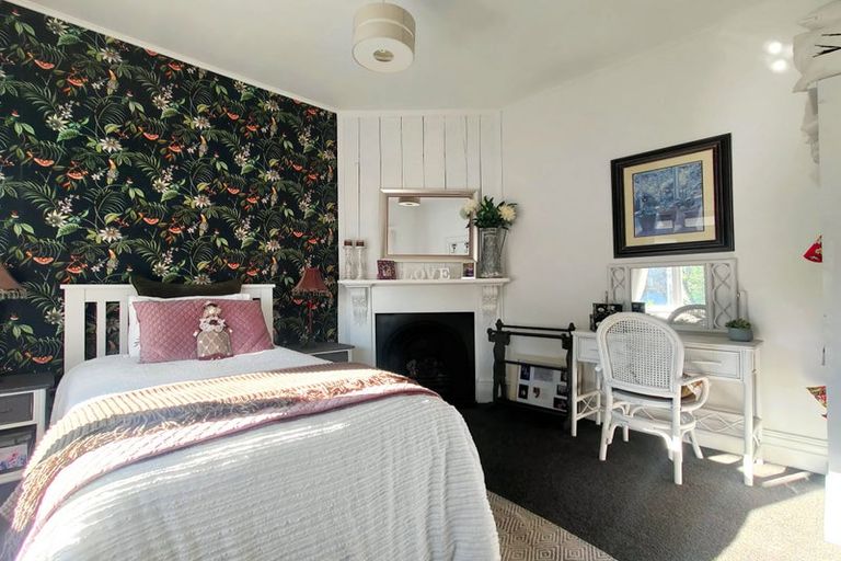 Photo of property in 108 Waikawa Road, Picton, 7220