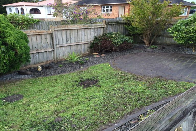 Photo of property in 2/65 Golf Road, New Lynn, Auckland, 0600