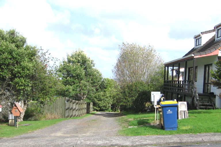 Photo of property in 2/32 Cyclarama Crescent, Massey, Auckland, 0614