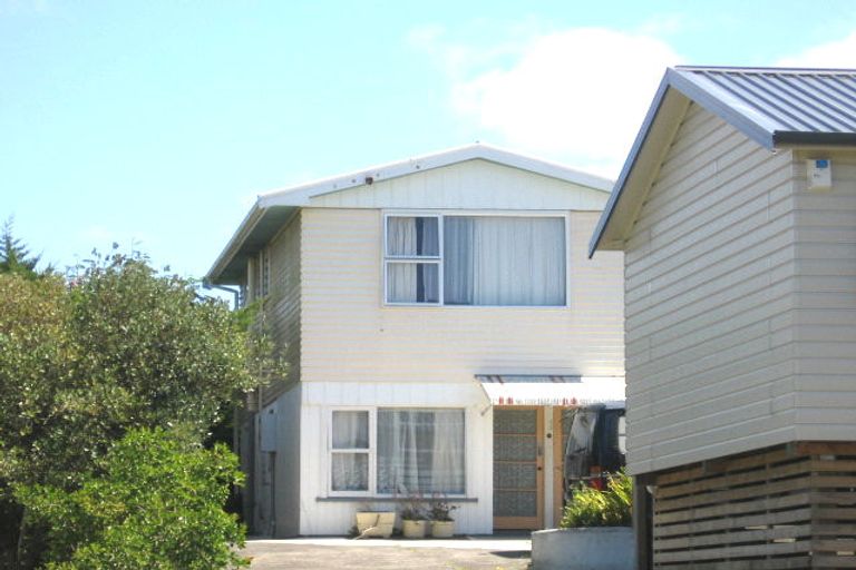 Photo of property in 2/236 Rangatira Road, Beach Haven, Auckland, 0626