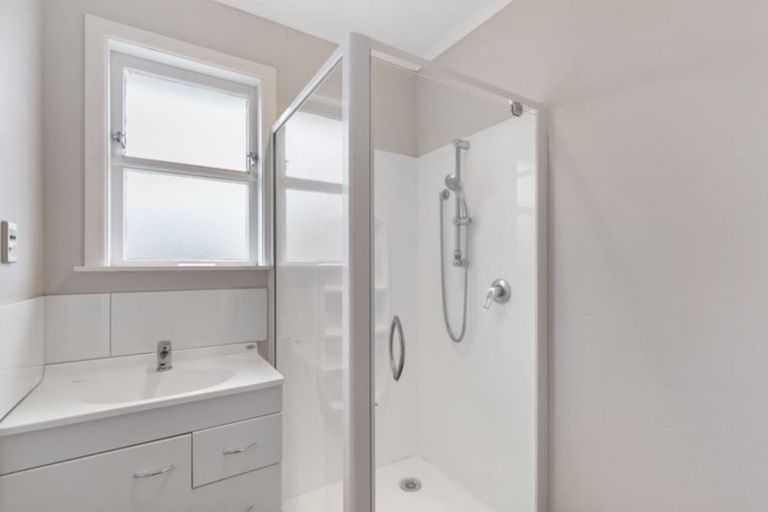 Photo of property in 14 Fairclough Road, Beach Haven, Auckland, 0626