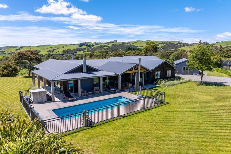 Photo of property in 575 Blue Rock Road, Ruakokoputuna, Martinborough, 5781