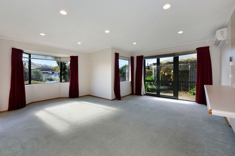 Photo of property in 2 Harcourt Place, Wakefield, 7025