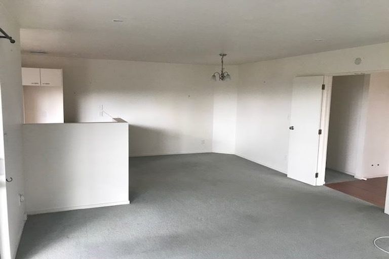 Photo of property in 11 Mannikin Place, Unsworth Heights, Auckland, 0632