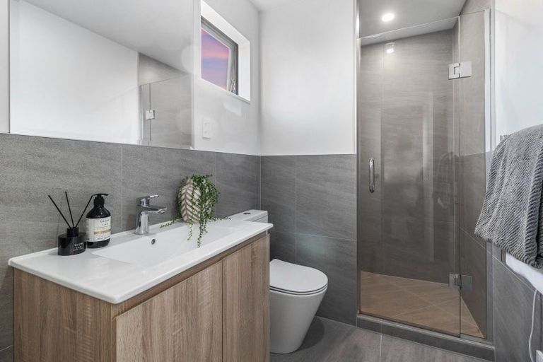 Photo of property in 1 Red Arches Road, Henderson, Auckland, 0610