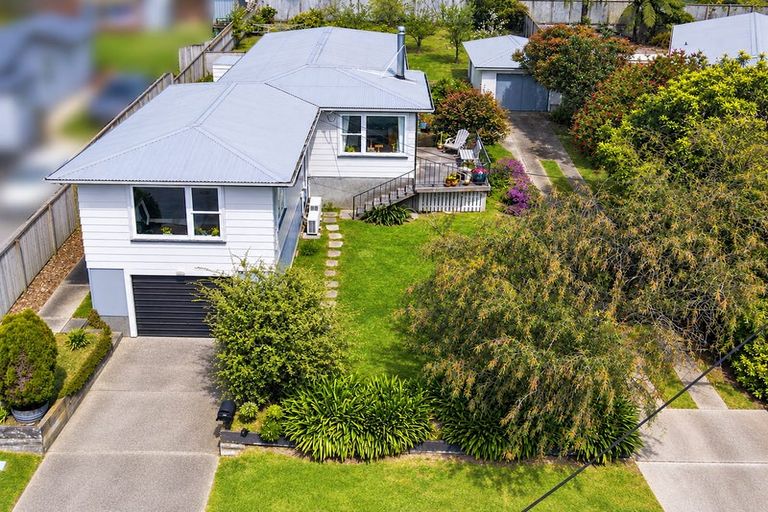 Photo of property in 46 Kaitawa Crescent, Paraparaumu, 5032