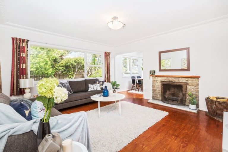 Photo of property in 6 Gill Avenue, Te Atatu Peninsula, Auckland, 0610