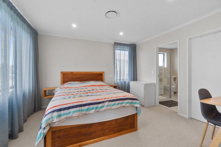Photo of property in 16 Onekura Street, Red Beach, 0932