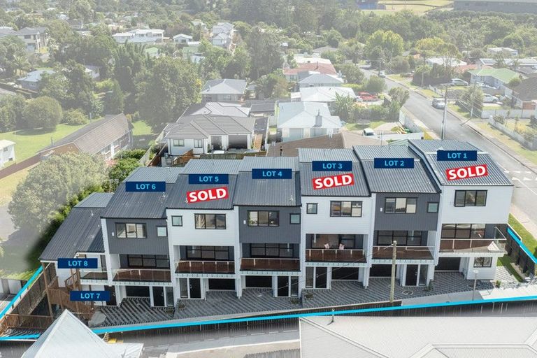 Photo of property in 8/18 Sylvan Crescent, Te Atatu South, Auckland, 0610