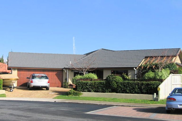 Photo of property in 12 Lockhart Place, Rototuna, Hamilton, 3210