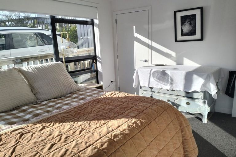 Photo of property in 2 Ara Paripari, Tawa, Wellington, 5028