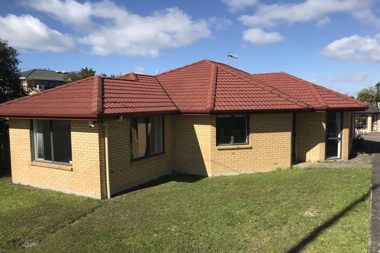 Photo of property in 248a Wairau Road, Glenfield, Auckland, 0627