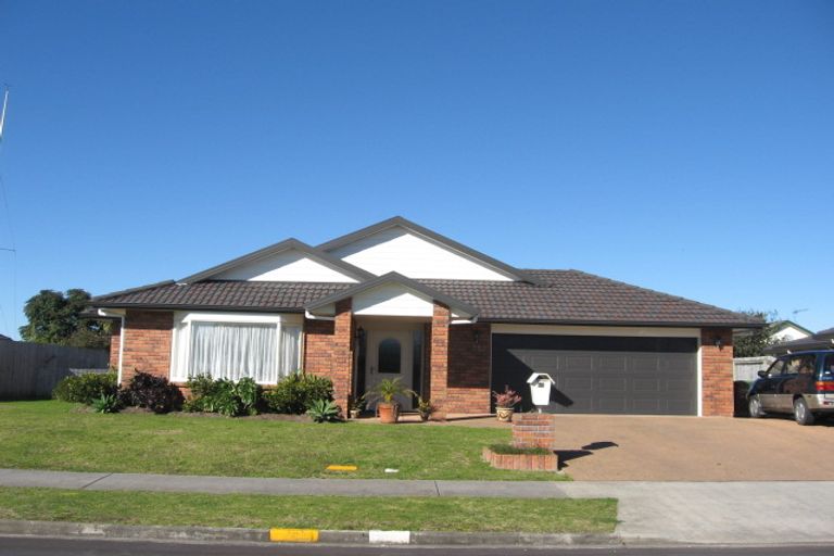 Photo of property in 22 Crannog Fen, Wattle Downs, Auckland, 2103