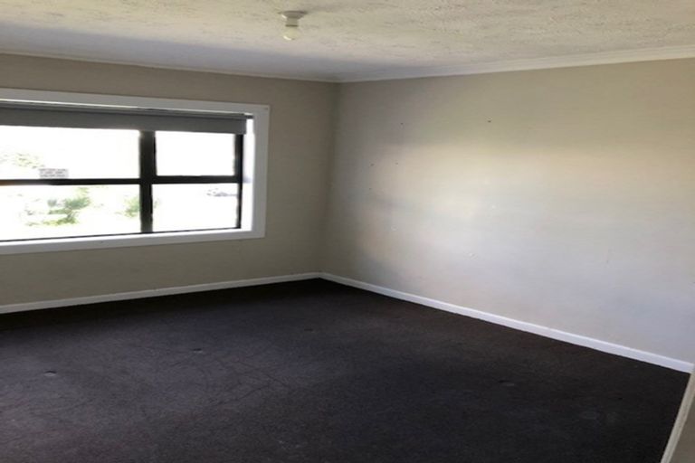Photo of property in 2/13 Craigbank Avenue, New Lynn, Auckland, 0600